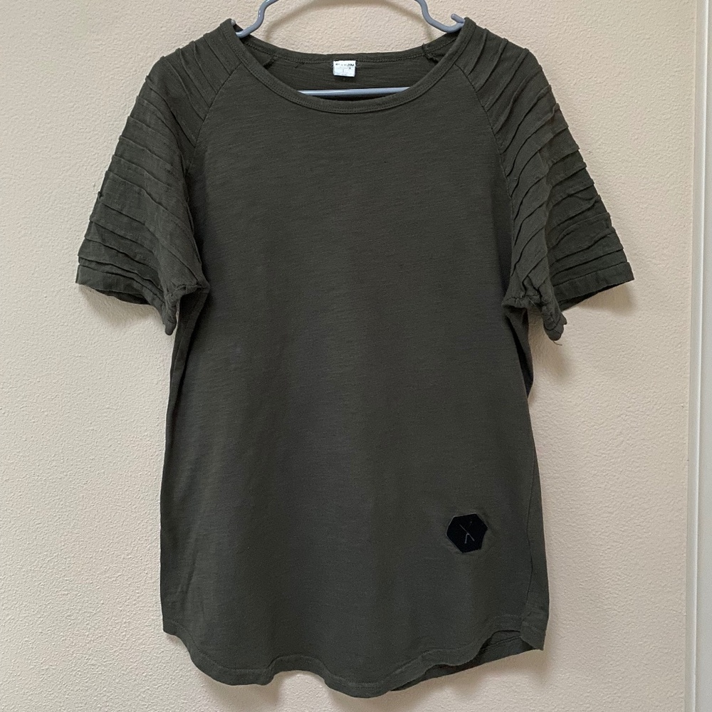 Army Green Short Sleeve Top/ Shirt with Ribbed Sleeves, Men's Medium-Large